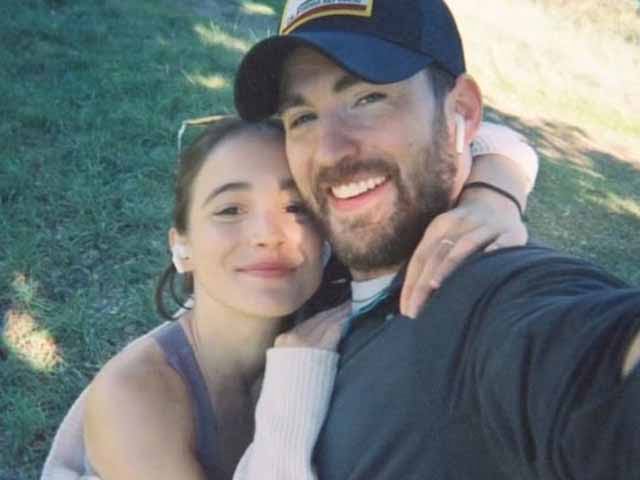 Chris Evans dan Alba Baptista. (photo/Isntagram)